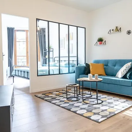 Apartment The Tanneurs - Charming 6-person - Steps From Valmy Metro *