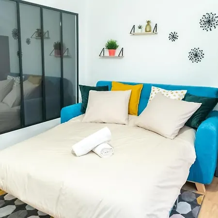 The Tanneurs - Charming 6-person - Steps From Valmy Metro *