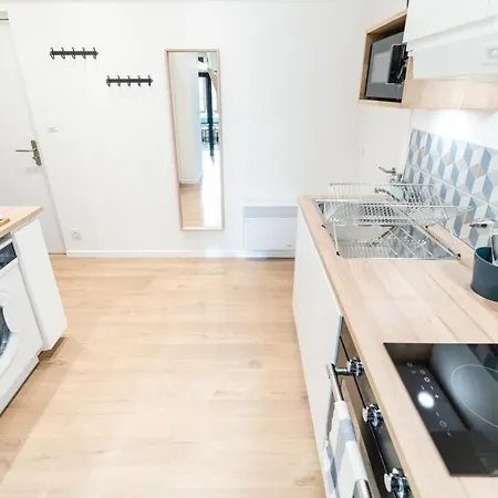 The Tanneurs - Charming 6-person - Steps From Valmy Metro