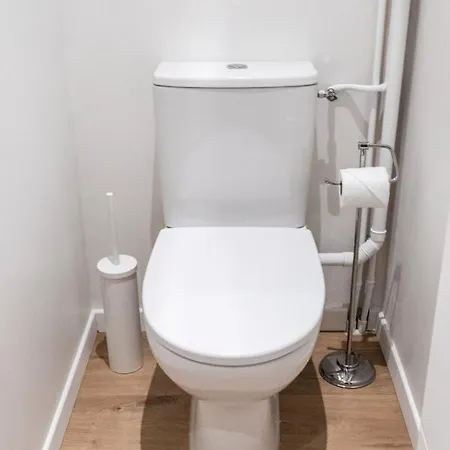 Apartment The Tanneurs - Charming 6-person - Steps From Valmy Metro