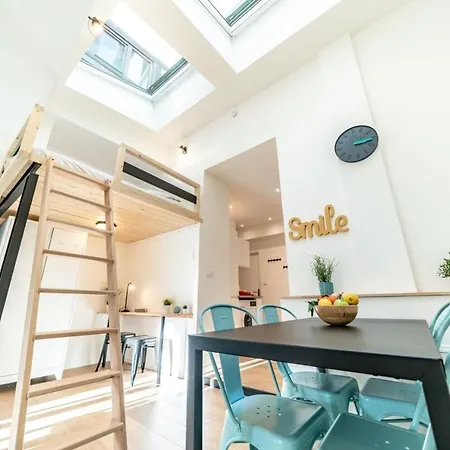 Apartment The Tanneurs - Charming 6-person - Steps From Valmy Metro