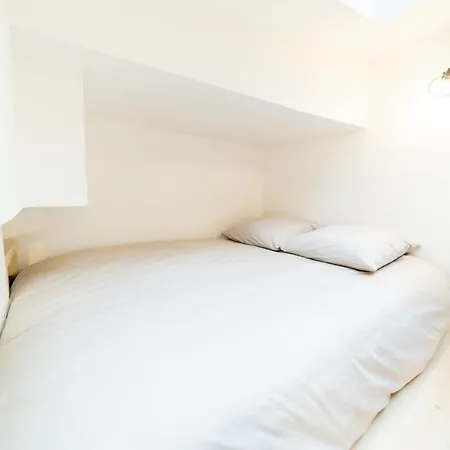 The Tanneurs - Charming 6-person - Steps From Valmy Metro
